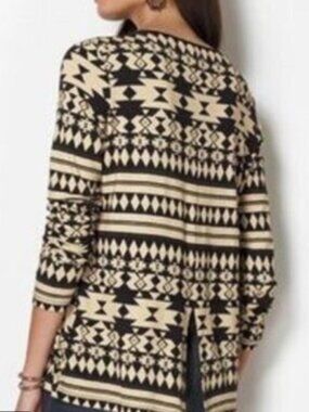 Signature Weekend Tribal Geometric Print Lattice V-Neck Top Size M